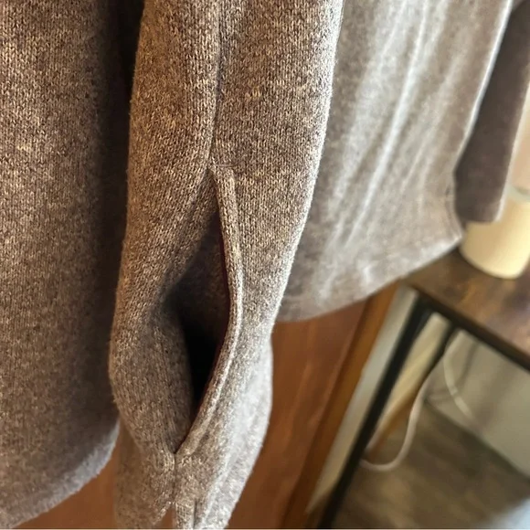 Women’s Eddie Bauer Three Snap on Button Mock Neck Sweater - Picture 7 of 7